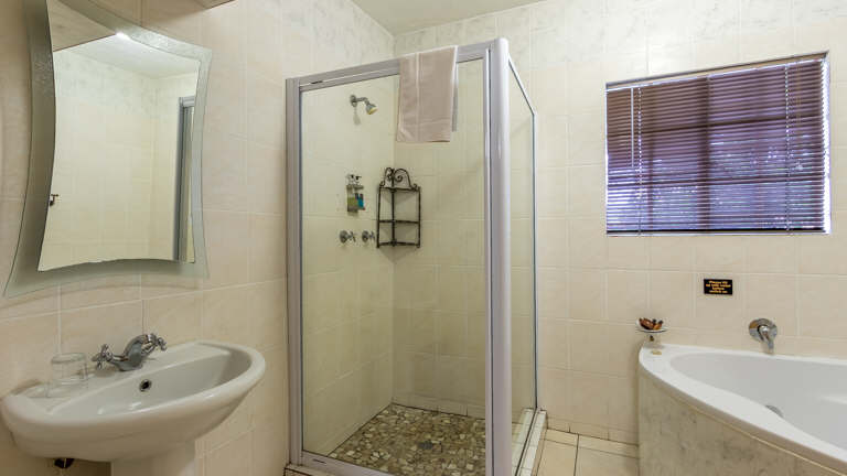 Gannet Place Luxury Room 1